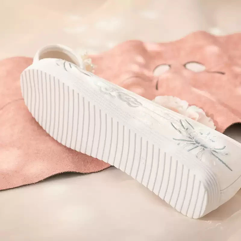 Women's Chinese Hanfu Style Floral Embroidered Canvas Shoes | HANFUBAO