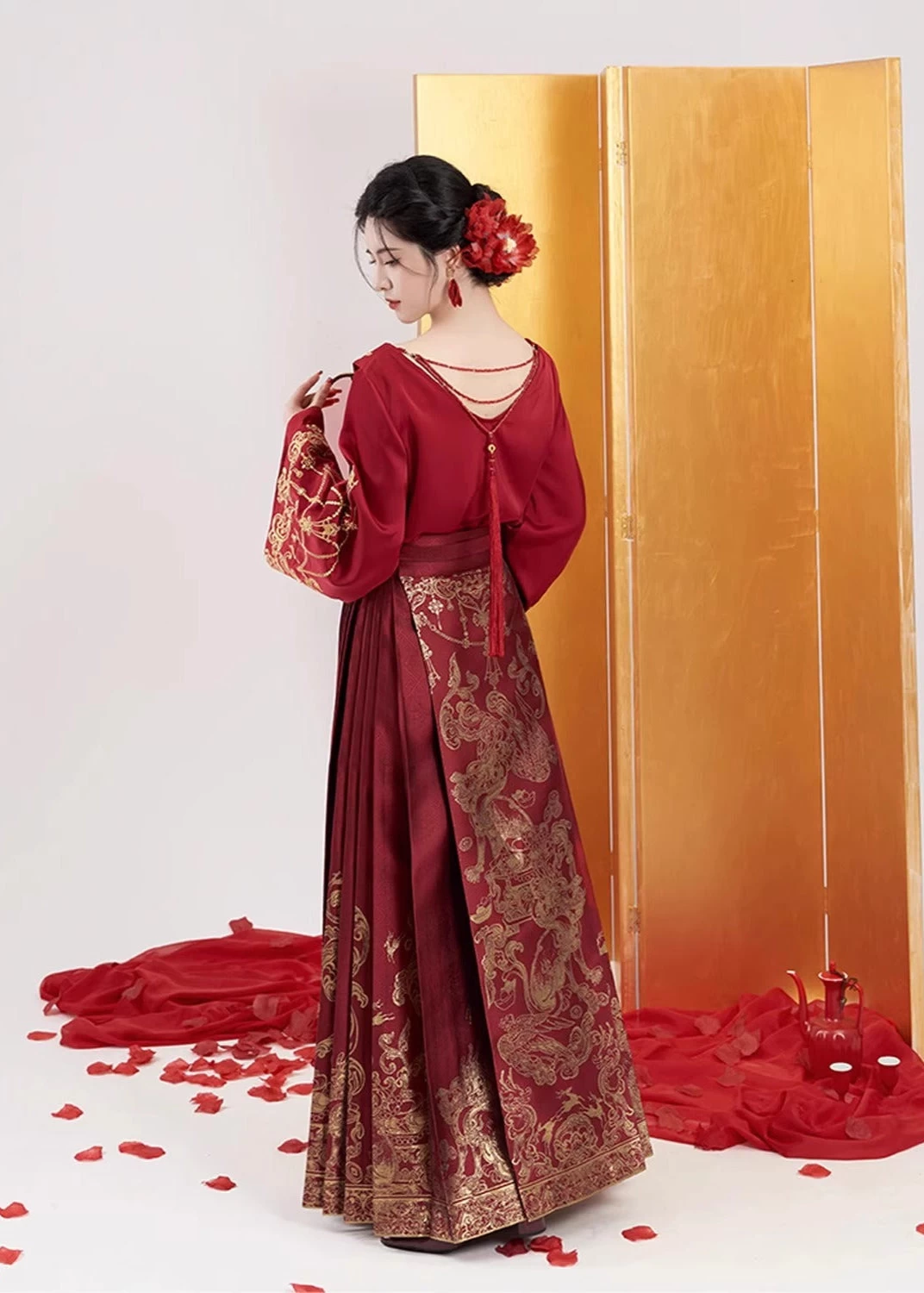 Women Modern Hanfu 3-Piece Wedding Set Pearl & Jade Embroidery | HANFUBAO