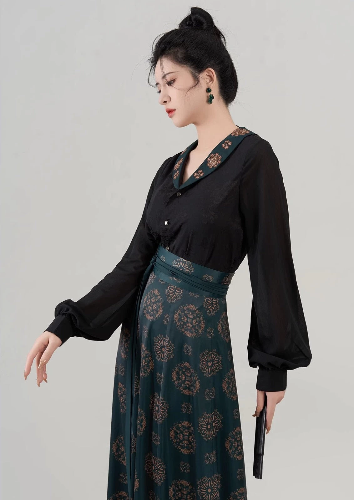 Women’s Modern Hanfu 2-Piece Top & Skirt Set Emerald Green| HANFUBAO