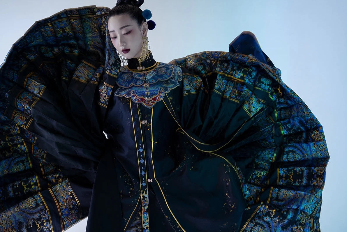 Women’s Little Jade Luxurious Blue Feather-Inlay Hanfu Gown for Festivals| HANFUBAO