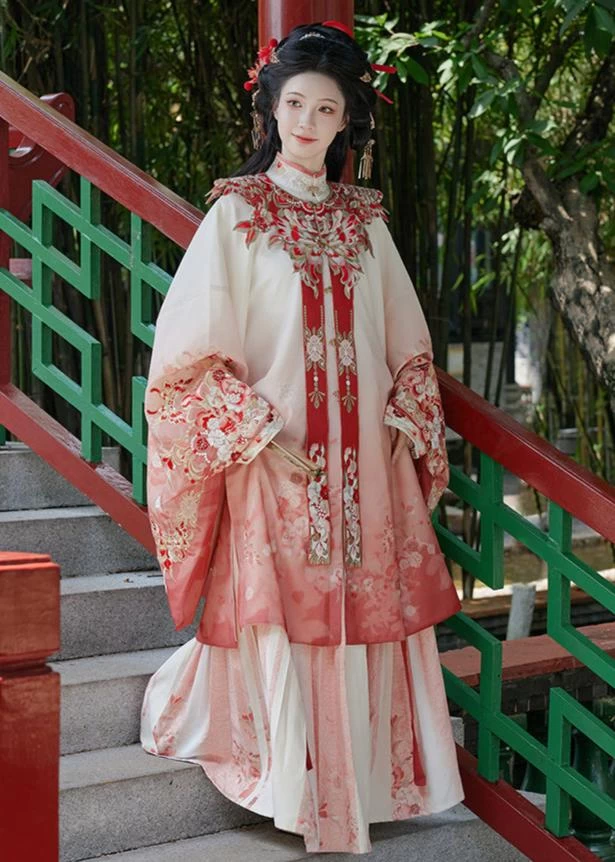 Women’s 3-Piece Embroidered Floral Yarn Hanfu Set for Daily Wear | HANFUBAO