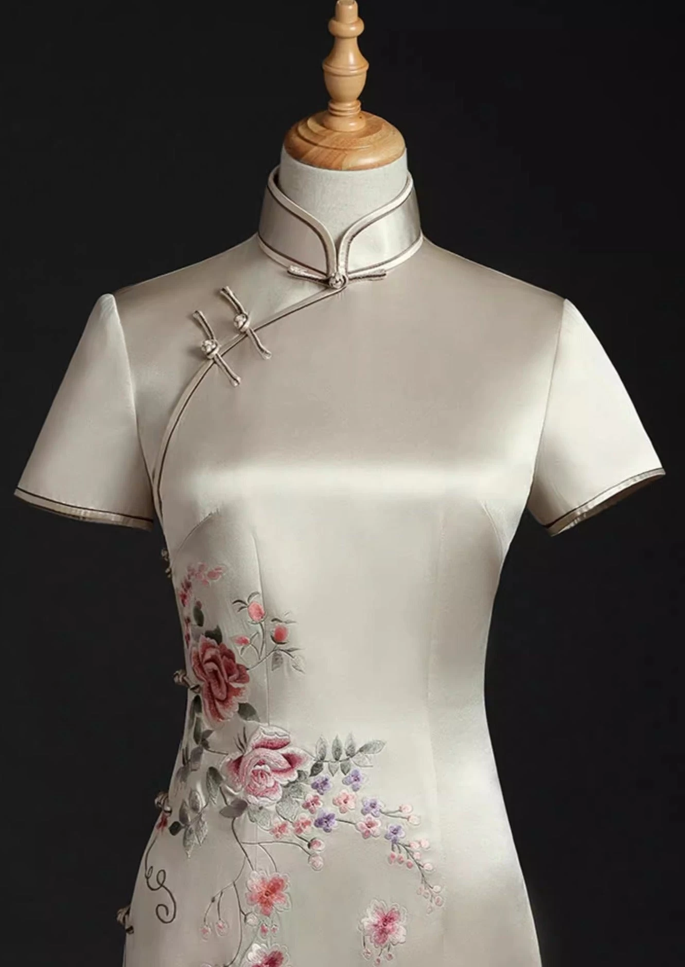 Women Modern Hanfu Silk Qipao Dress Champagne 130cm | HANFUBAO