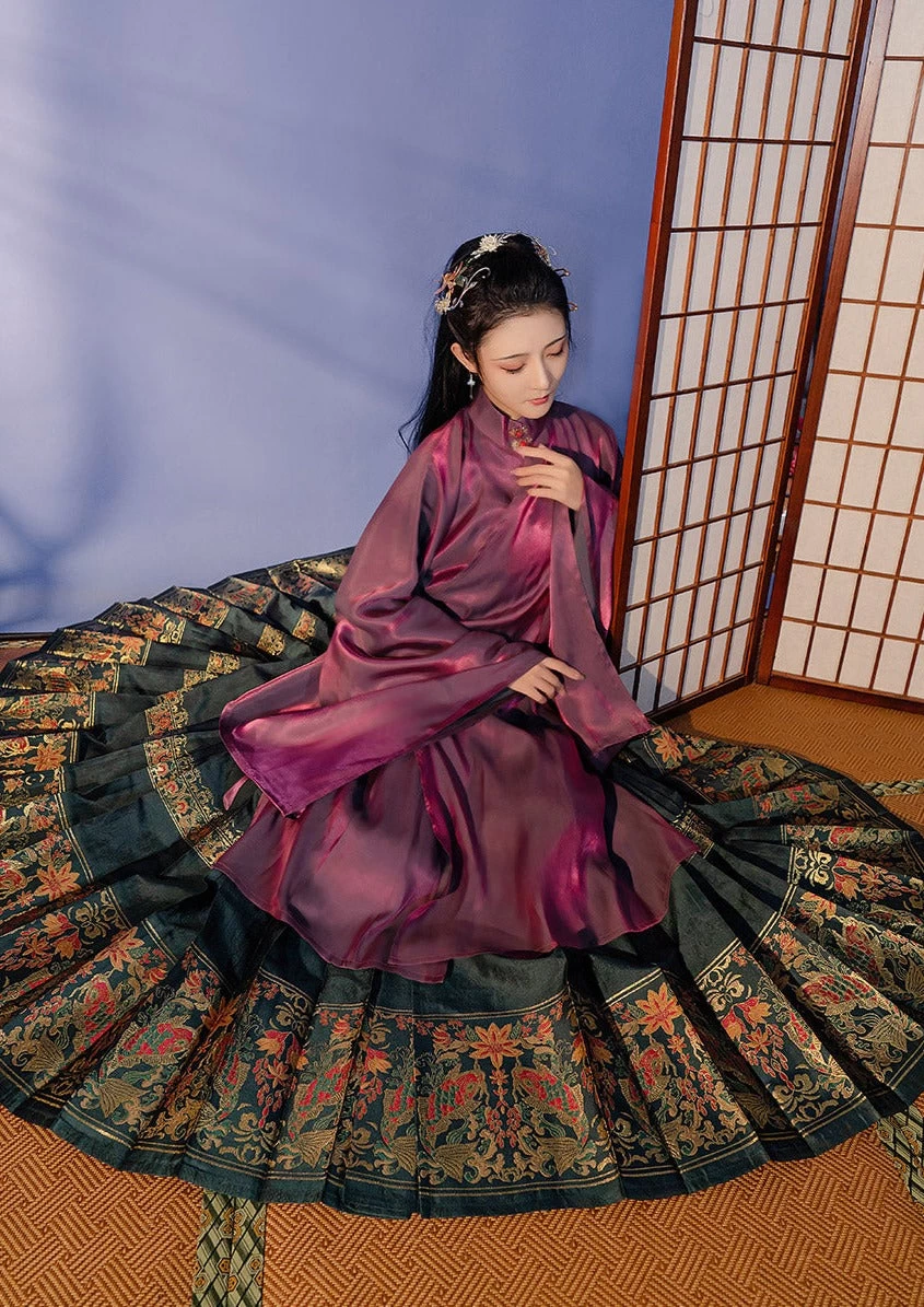 Women Ming Dynasty Ma Mian Skirt Golden Floral Embroidery Plus Size | HANFUBAO