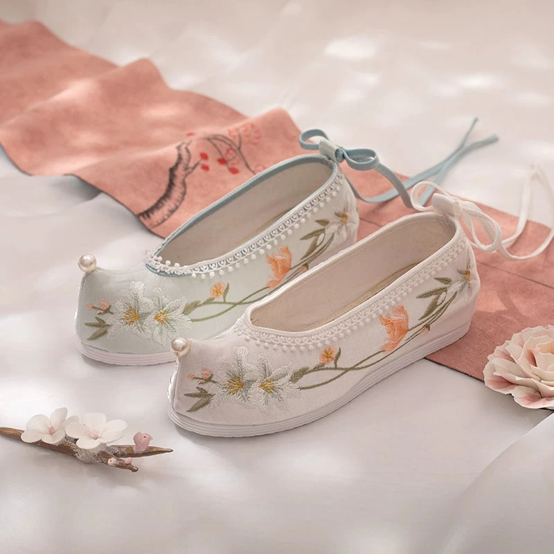 Women Chinese Hanfu Style Floral Embroidered Canvas Shoes for Daily Wear | HANFUBAO