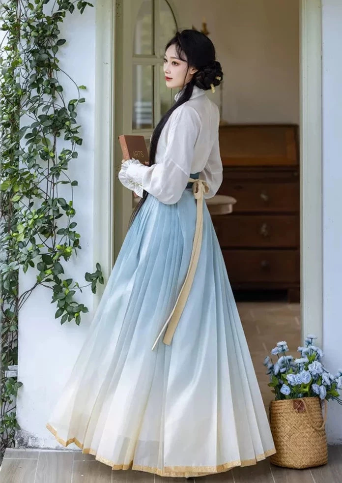 Women Modern Daily 3-Piece Ma Mian Hanfu Pear Blossom Silk Blend| HANFUBAO