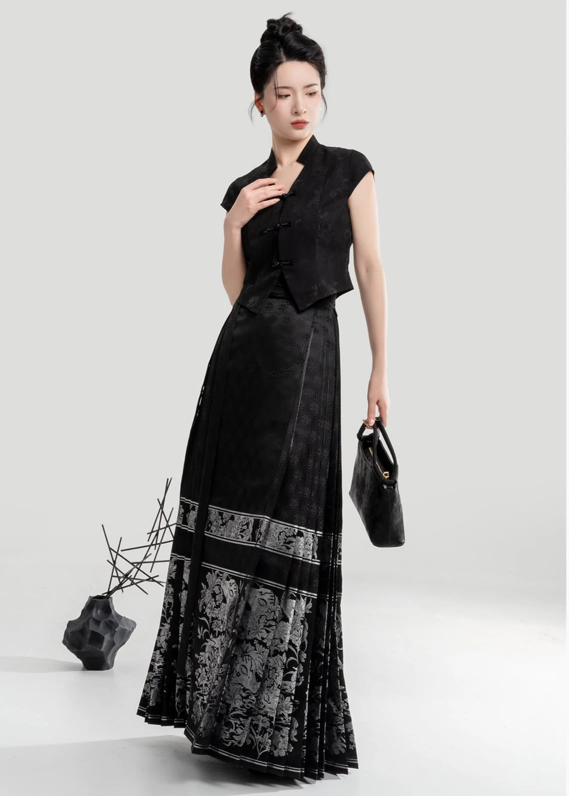 Women Modern 2-Piece Ma Mian Skirt Hanfu Set, Moon Chant Embroidery| HANFUBAO