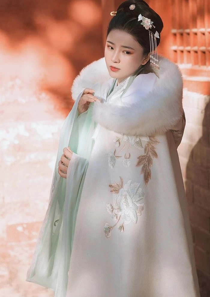 Women  Hanfu Hooded Cape White Peony Embroidery S-L | HANFUBAO