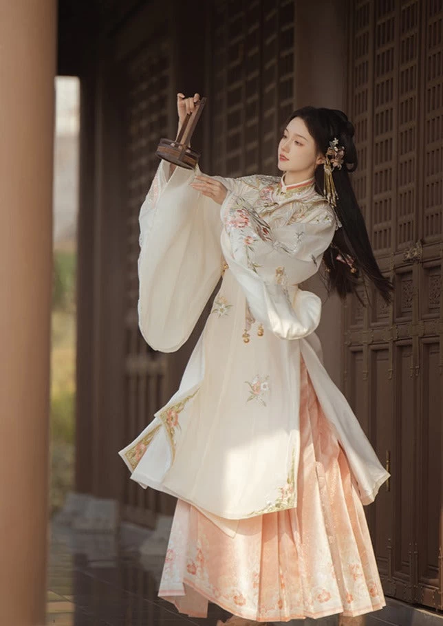 Women Modern Hanfu Embroidered Set, Floral Gown 3PCS | HANFUBAO