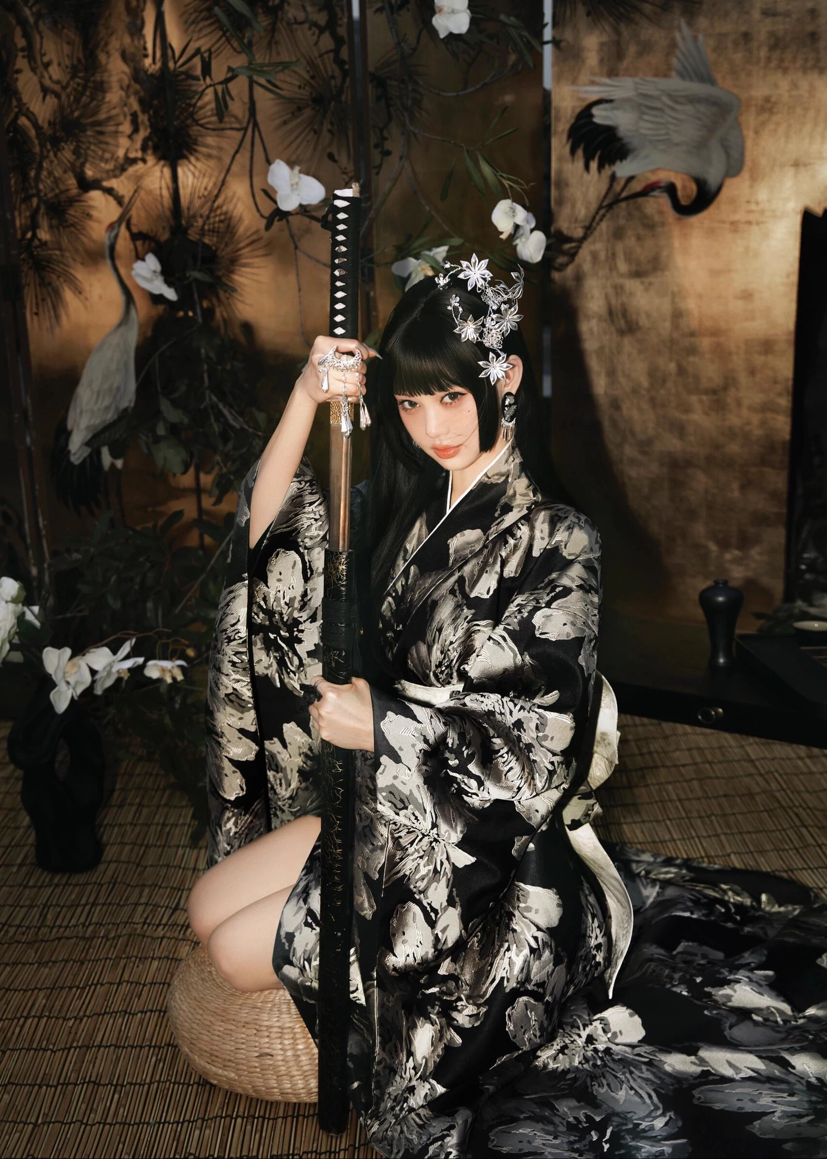 Women’s Modern Hanfu 2-Piece Nightfall Black Floral Kimono Set,  | HANFUBAO