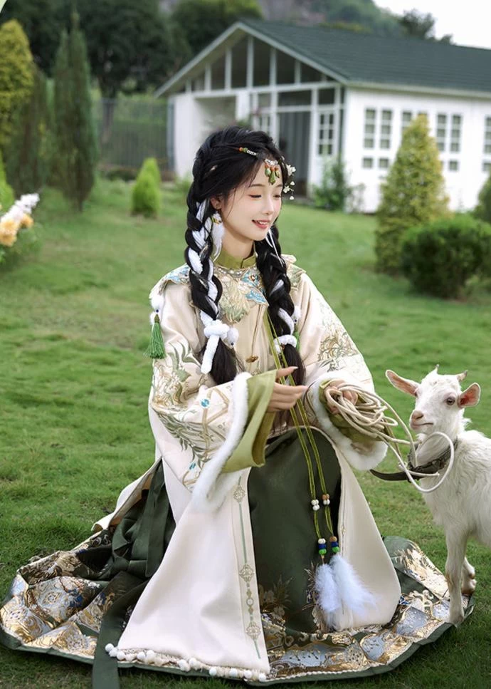 Women Modern Hanfu 4-Piece Set Cotton Blend Snowy Dusk Embroidery | HANFUBAO