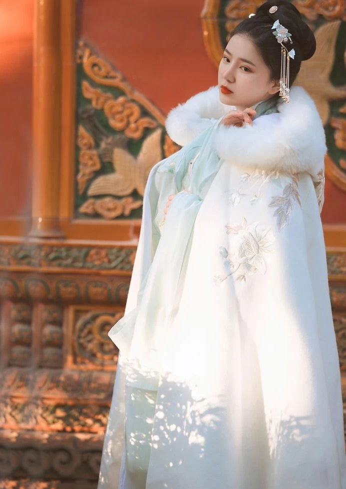 Women  Hanfu Hooded Cape White Peony Embroidery S-L | HANFUBAO