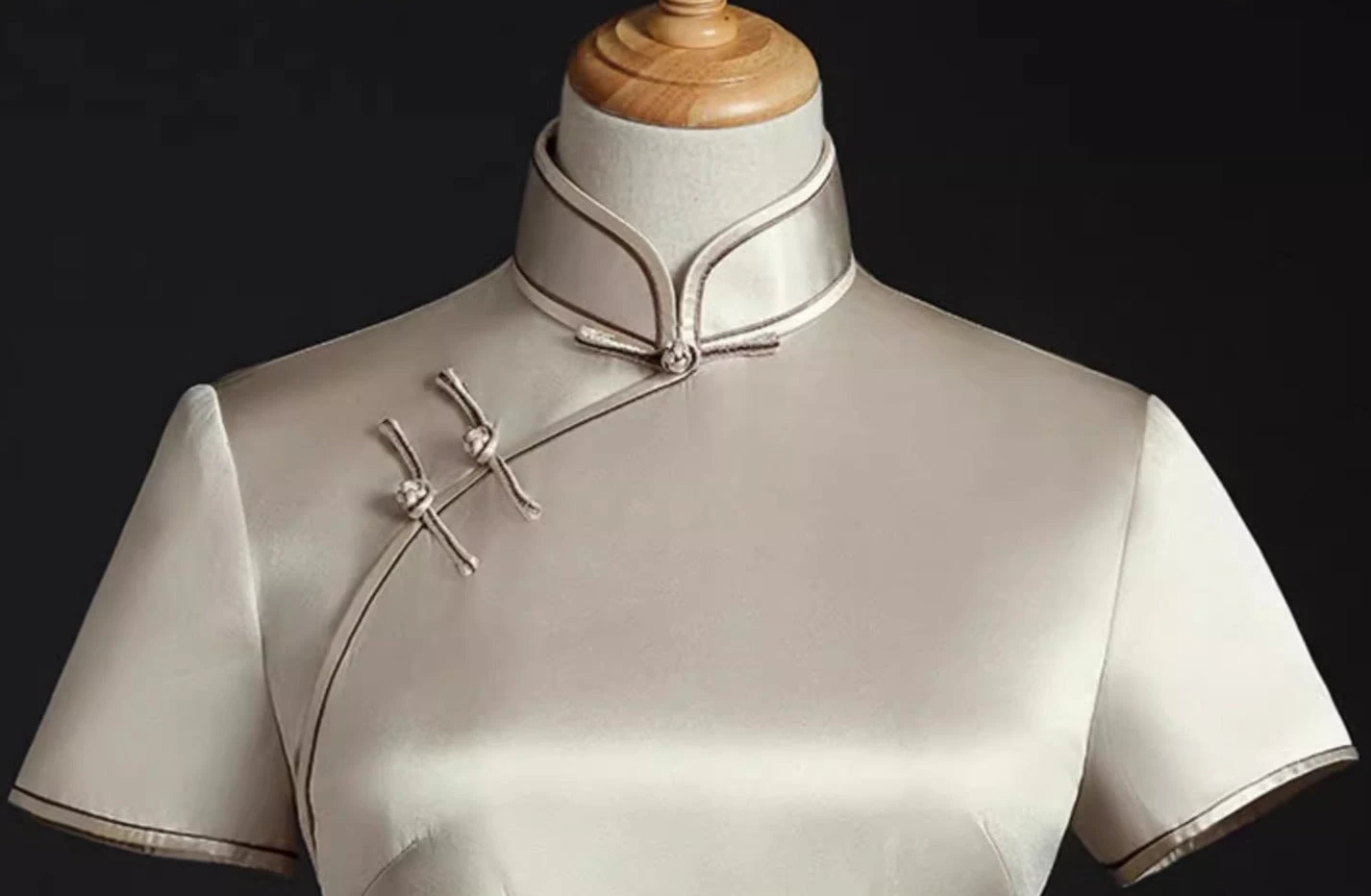 Women Modern Hanfu Silk Qipao Dress Champagne 130cm | HANFUBAO