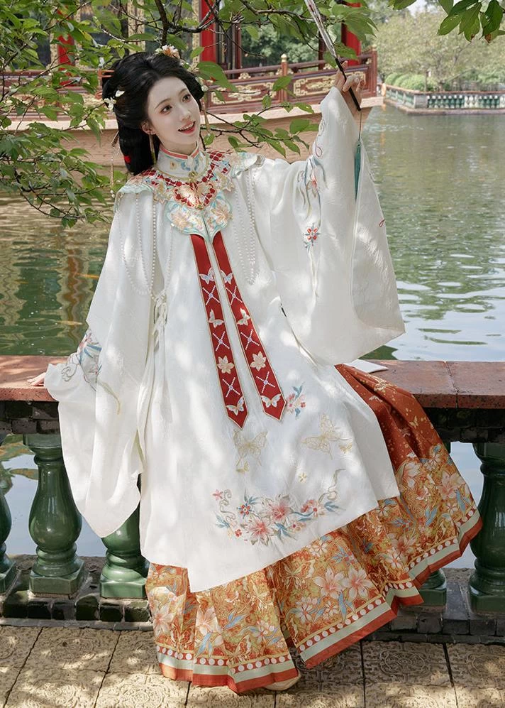 Women’s 3-Piece Floral Butterfly Embroidered Yarn Hanfu Set|HANFUBAO