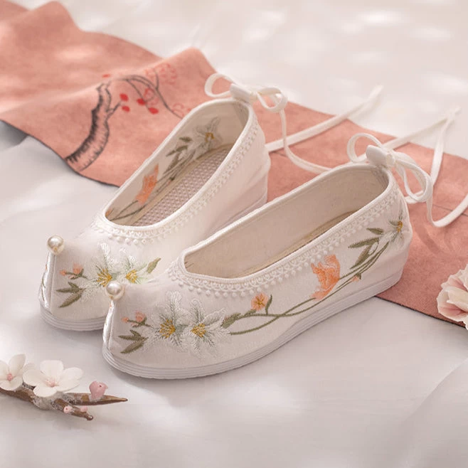 Women Chinese Hanfu Style Floral Embroidered Canvas Shoes for Daily Wear | HANFUBAO