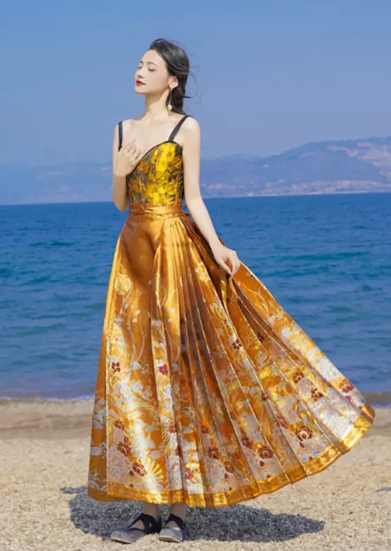 Women’s 2-Piece Modern MaMian Skirt Hanfu Set Gilded Gold | HANFUBAO