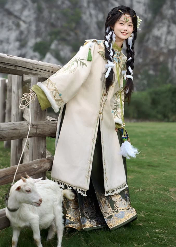 Women Modern Hanfu 4-Piece Set Cotton Blend Snowy Dusk Embroidery | HANFUBAO