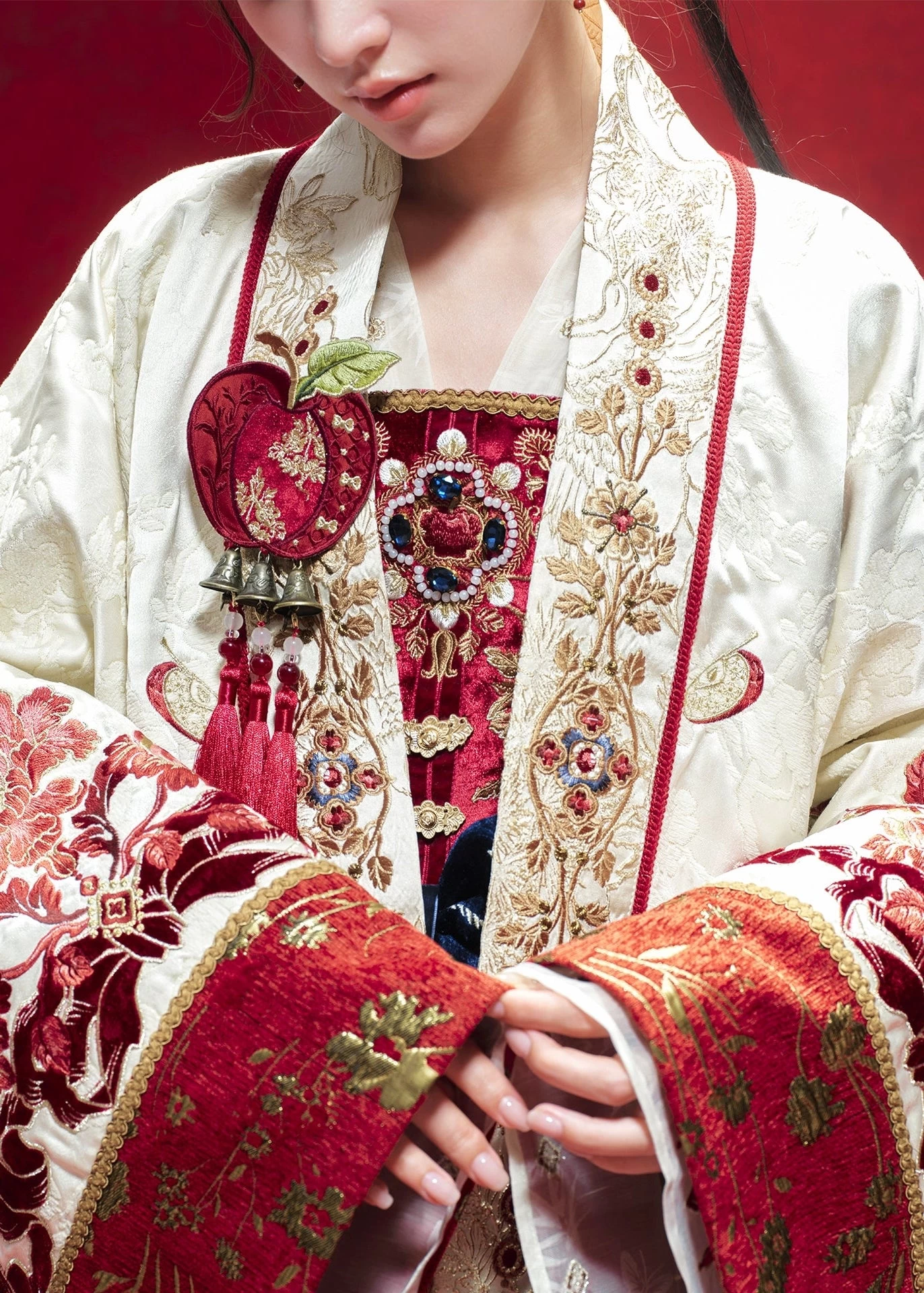 Women Modern Hanfu  Red Apple Embroidery 4-Piece Set | HANFUBAO
