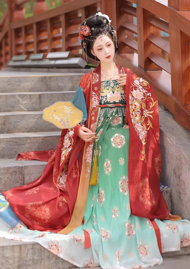 Women Modern Daily Hanfu 3-Piece Floral Embroidered Set | HANFUBAO