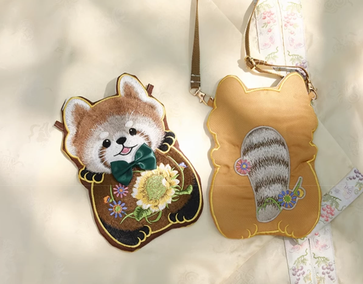 Women Embroidered Red Panda  Coin Purse Pouch 15x21cm | HANFUBAO
