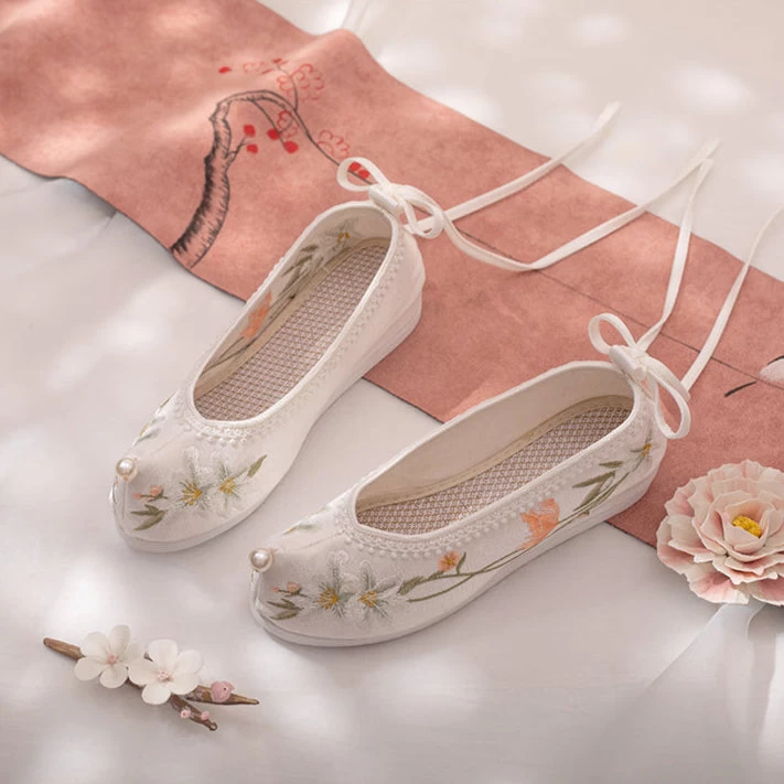 Women Chinese Hanfu Style Floral Embroidered Canvas Shoes for Daily Wear | HANFUBAO