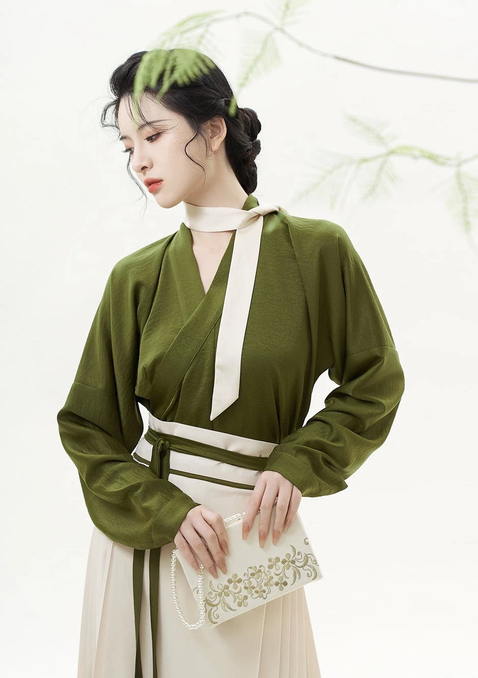 Women’s Modern Green Tea Daily Hanfu Set (Top Skirt Scarf) | HANFUBAO