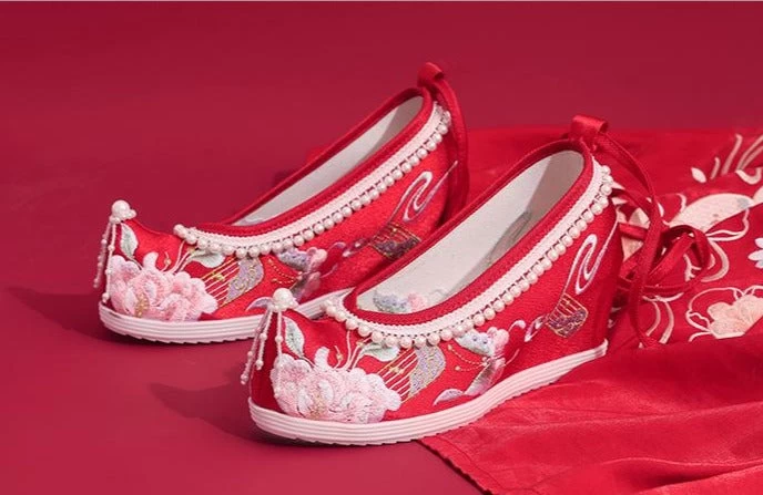 Women Red Faux Pearl Linen Embroidered Hanfu Heels for Daily Wear| HANFUBAO