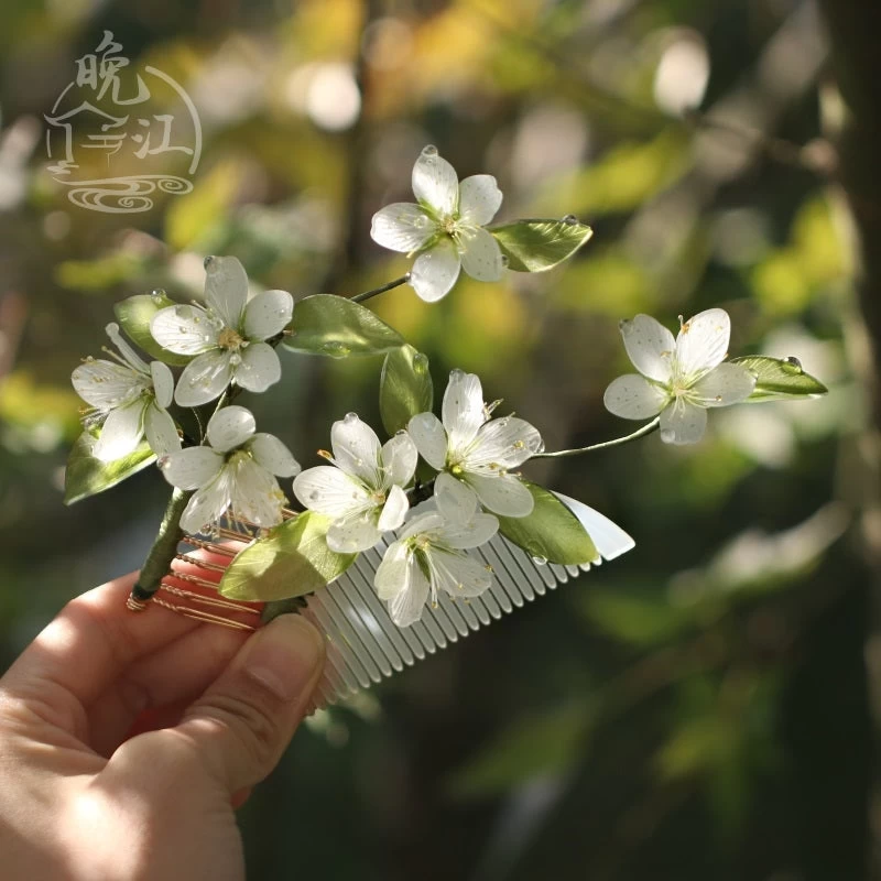 Women Modern Hanfu White Pear Flower Shrinky Dinks Hairpin | HANFUBAO