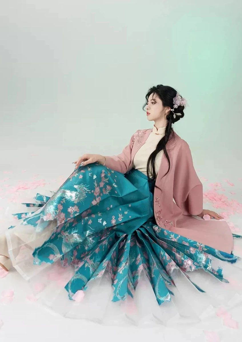 Women Modern Hanfu 3-Piece Chiffon Set Snow White Embroidery | HANFUBAO