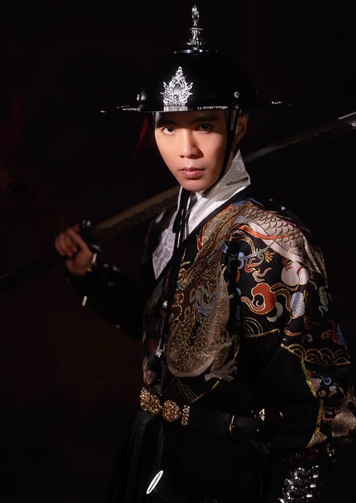 Unisex Ming Dynasty Iron Flying Fish Helmet Cosplay Costume Accessory | HANFUBAO