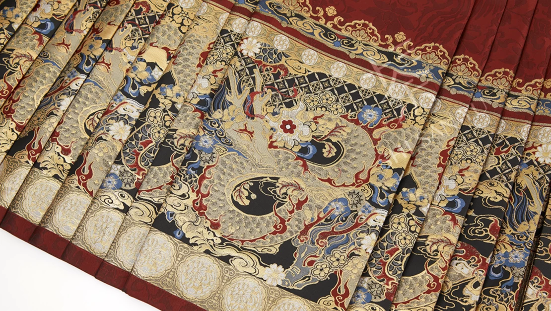 Women 2-Piece Modern MaMian Skirt Hanfu Set Ink White Dragon Embroidery Plus Size | HANFUBAO