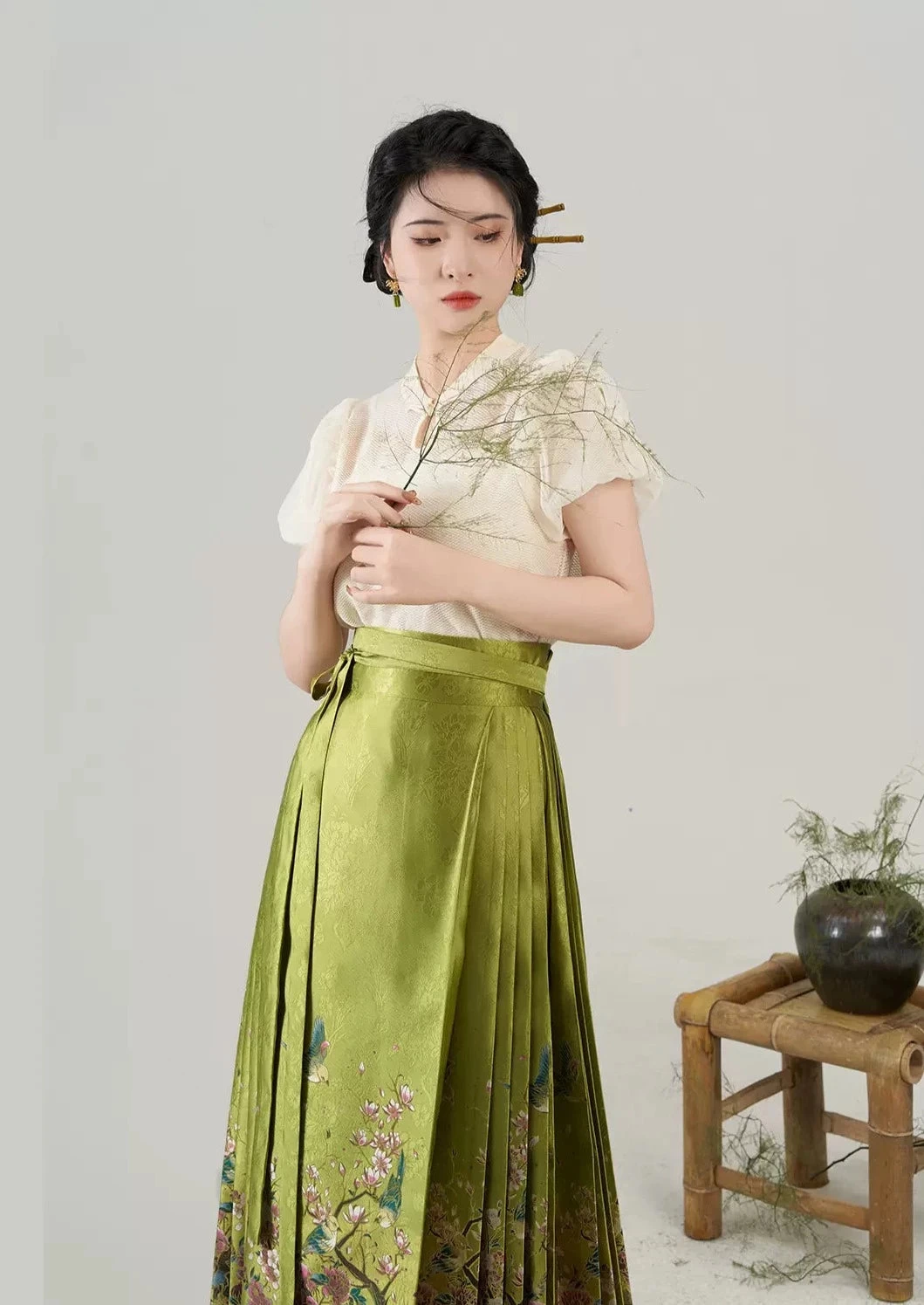 Women Modern Daily Hanfu 3-Piece Ma Mian Skirt Set Floral  | HANFUBAO