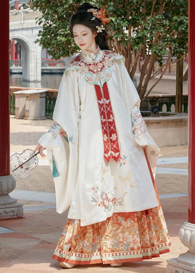 Women’s 3-Piece Floral Butterfly Embroidered Yarn Hanfu Set|HANFUBAO