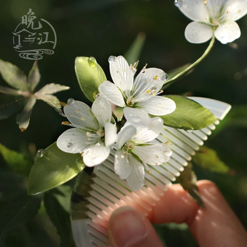 Women Modern Hanfu White Pear Flower Shrinky Dinks Hairpin | HANFUBAO