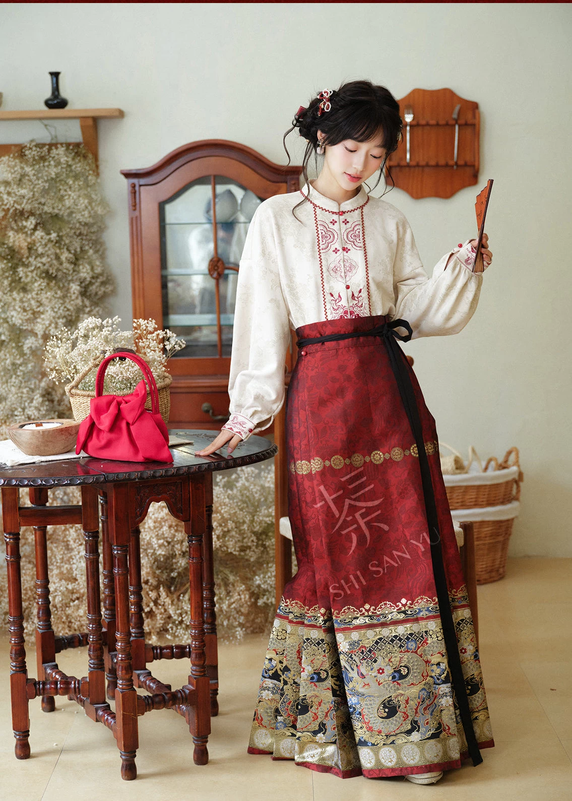 Women 3-Piece Dancing Flame New Year Hanfu Set Red Embroidered Plus Size | HANFUBAO