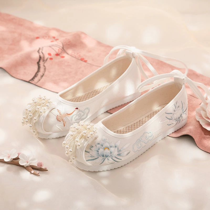 Women's Chinese Hanfu Style Floral Embroidered Canvas Shoes | HANFUBAO