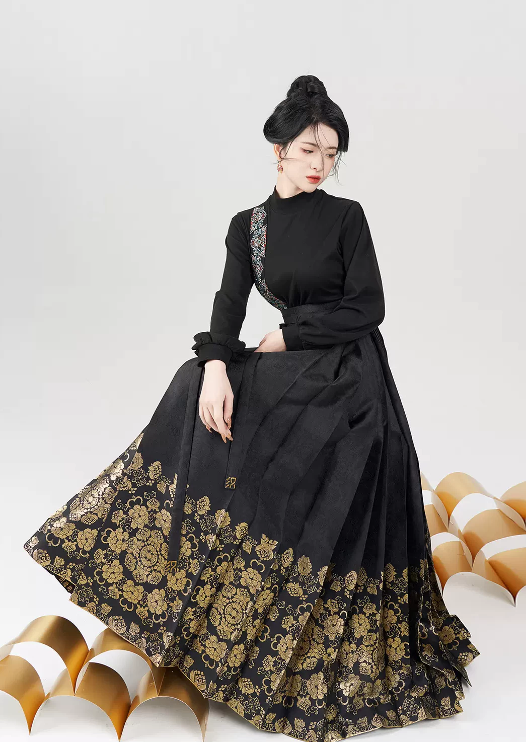 Women Modern Hanfu  2-Piece Ma Mian Skirt Set | HANFUBAO