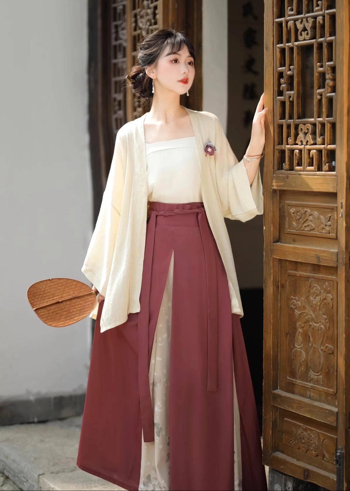 Women Modern 3-Piece Hanfu Set Floral Mirror Print Daily Wear | HANFUBAO