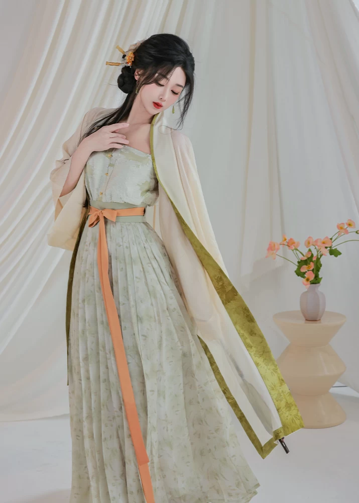 Women 4-Piece Daily Hanfu Set Dawn Peaks Green Tencel Blend | HANFUBAO