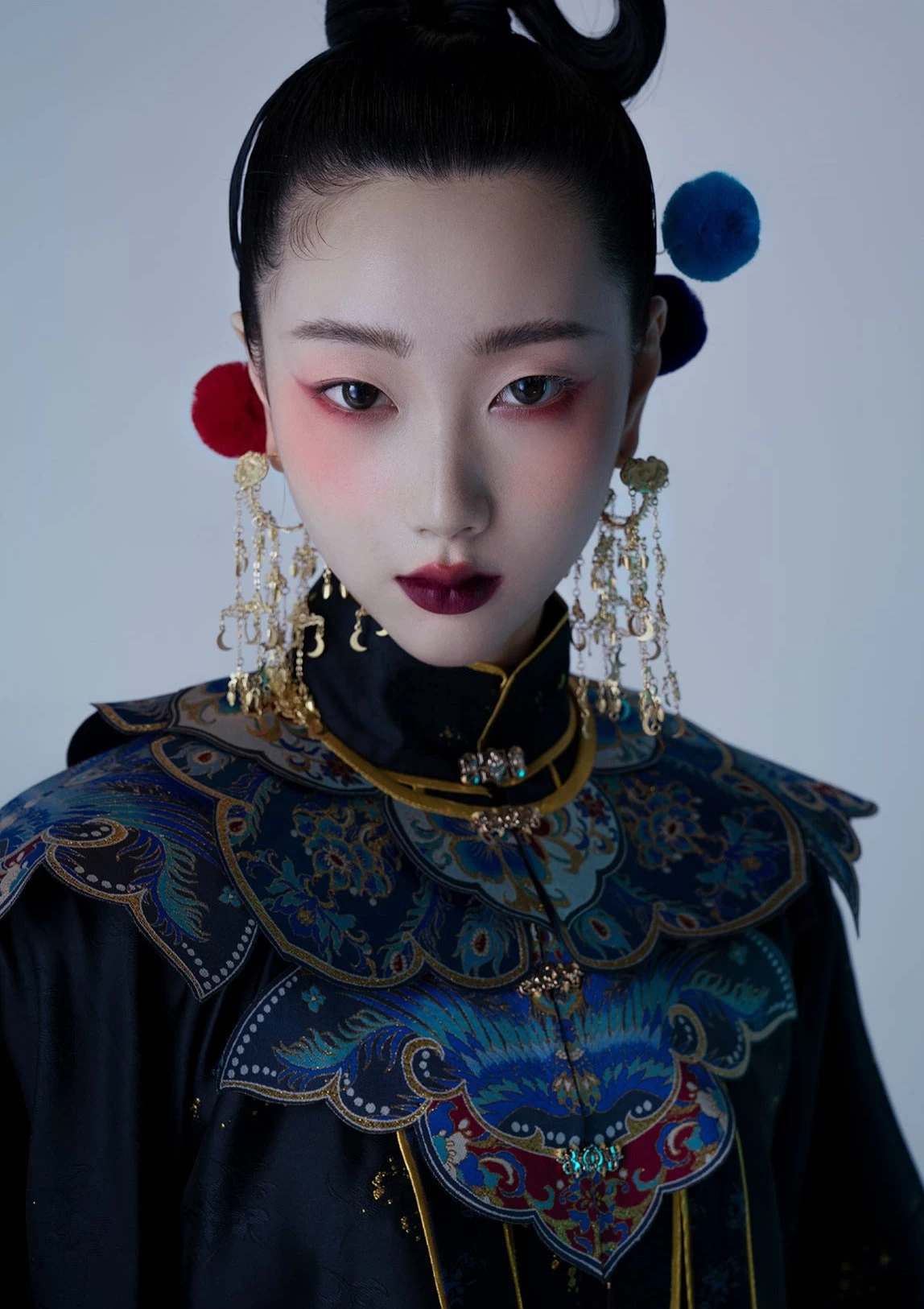 Women’s Little Jade Luxurious Blue Feather-Inlay Hanfu Gown for Festivals| HANFUBAO