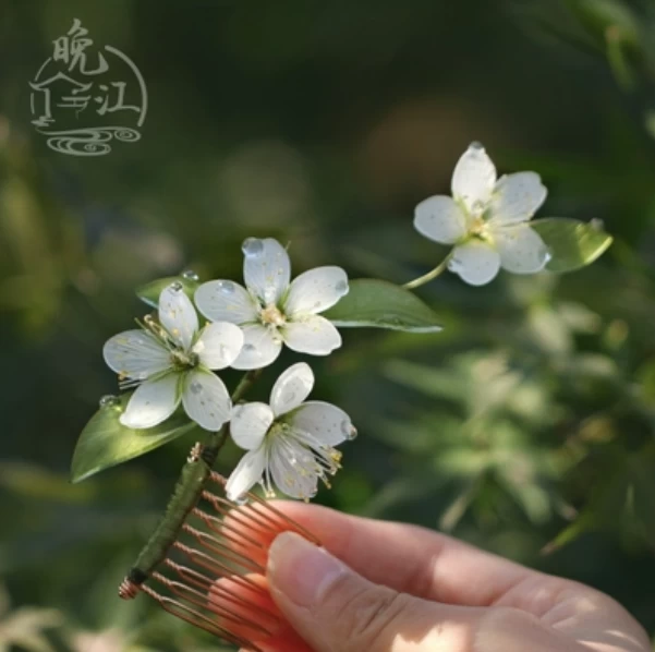 Women Modern Hanfu White Pear Flower Shrinky Dinks Hairpin | HANFUBAO