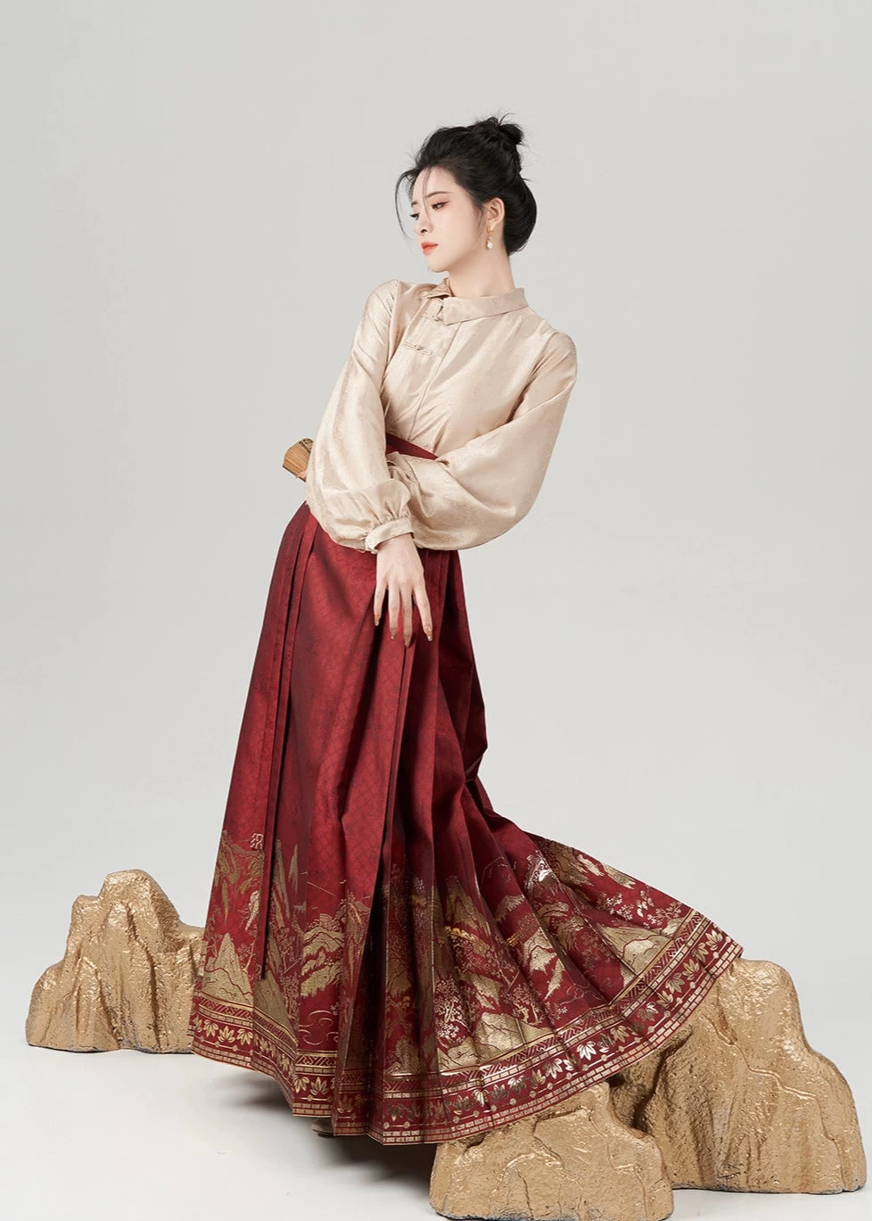 Women's Modern Ma Mian Hanfu Skirt Set, Embroidered Daily Wear | HANFUBAO