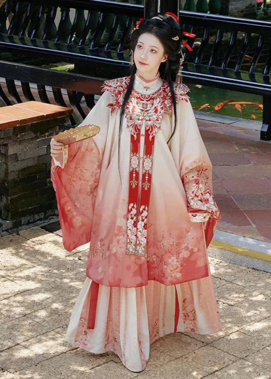 Women’s 3-Piece Embroidered Floral Yarn Hanfu Set for Daily Wear | HANFUBAO