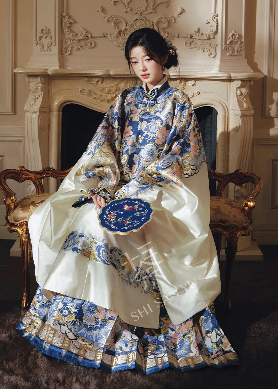 Women 2-Piece New Year Daily Hanfu Set, Embroidered Floral Skirt| HANFUBAO