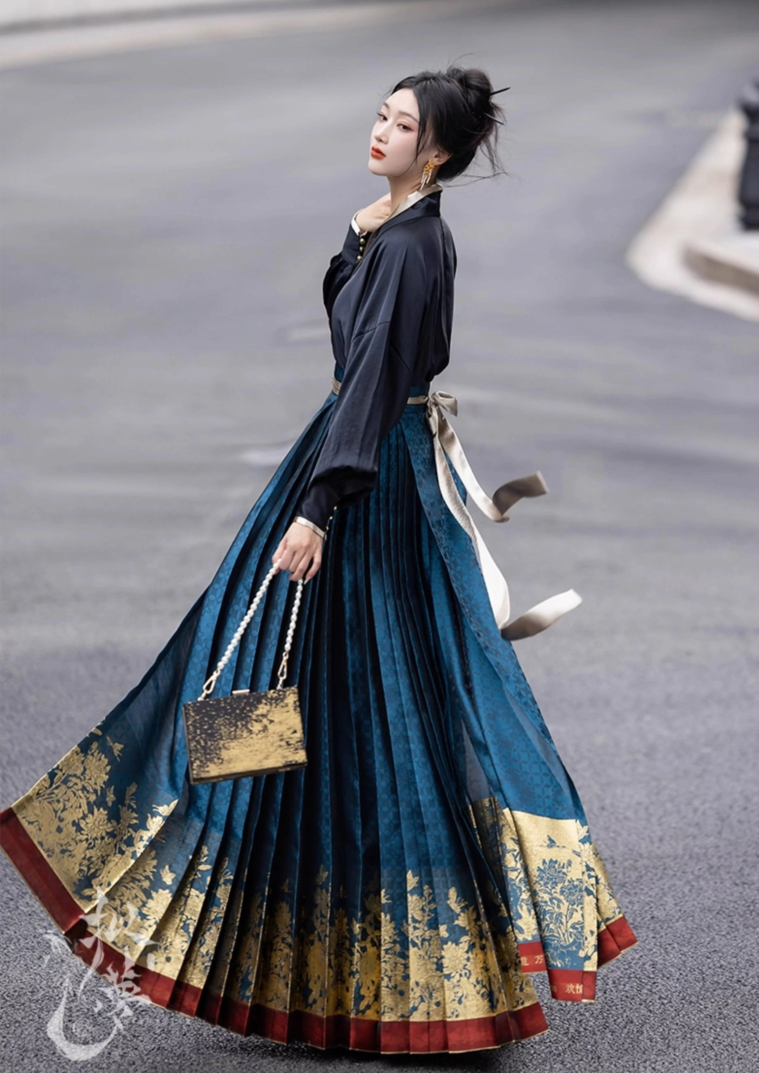 Women Modern Hanfu Lab Cotton Blend 2-Piece Set 国色 | HANFUBAO