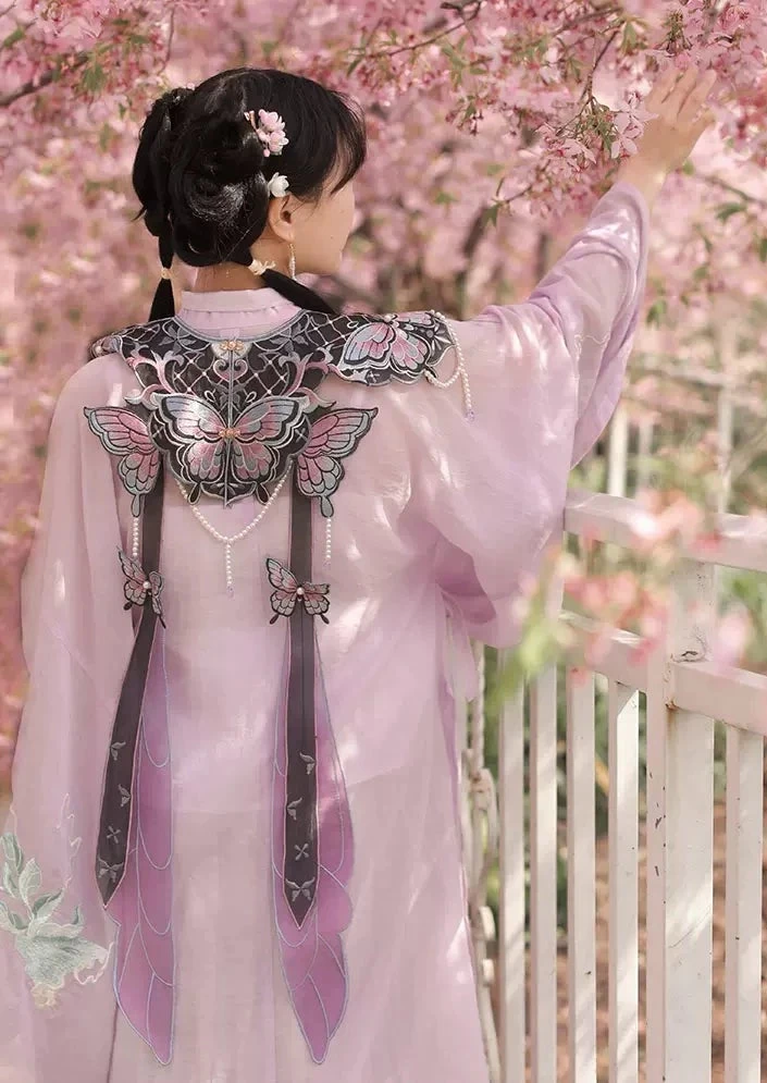 Unisex Hanfu Embroidered Butterfly Cloud Collar in  | HANFUBAO