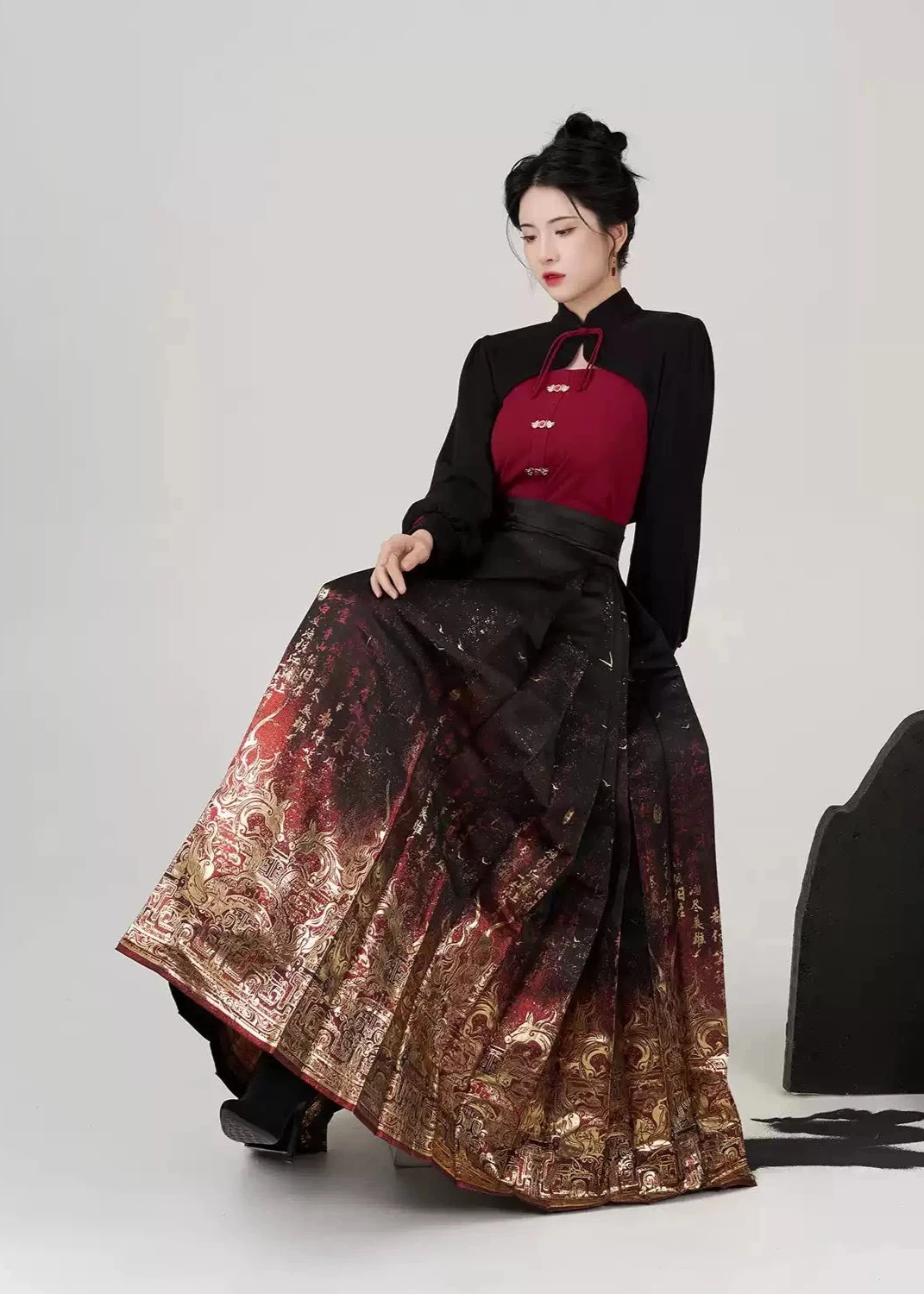Women's Modern 3-Piece Ma Mian Skirt Hanfu Set in Cinnabar| HANFUBAO