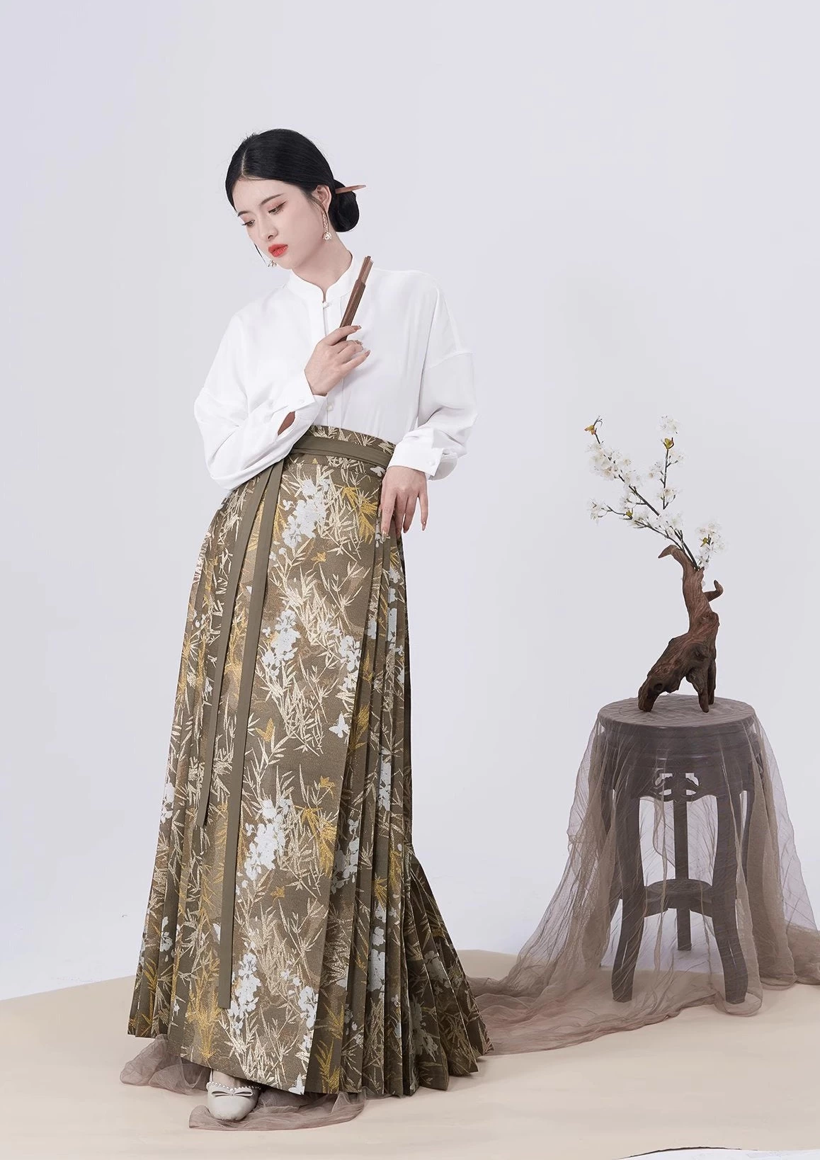 Women Modern Hanfu 4-Piece Ma Mian Skirt Set Champagne/White Daily Wear | HANFUBAO