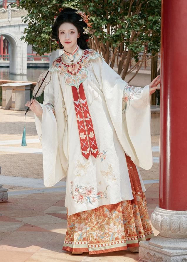 Women’s 3-Piece Floral Butterfly Embroidered Yarn Hanfu Set|HANFUBAO