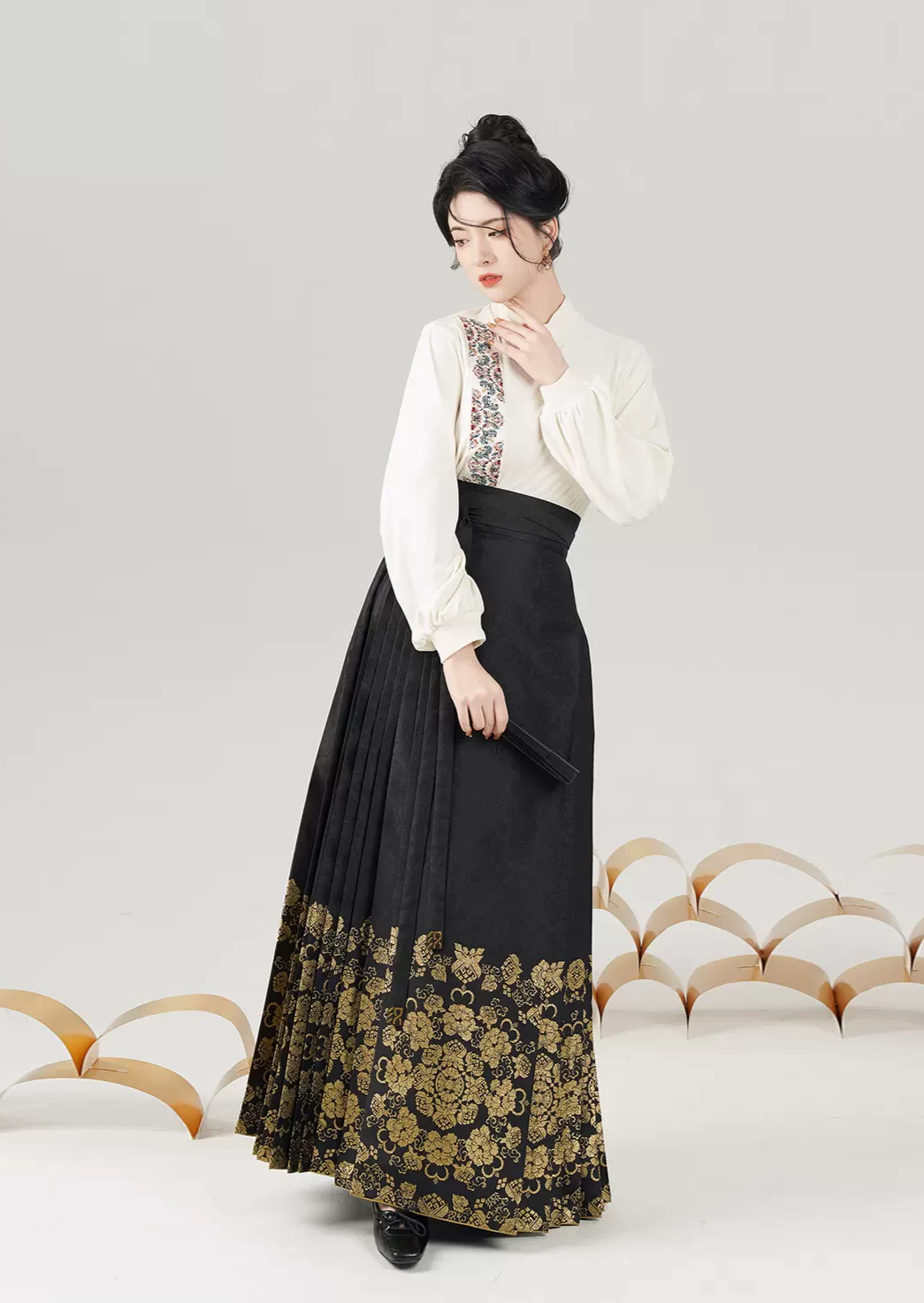 Women’s Modern Hanfu  Ma Mian Skirt Set, Splendid Mirror | HANFUBAO