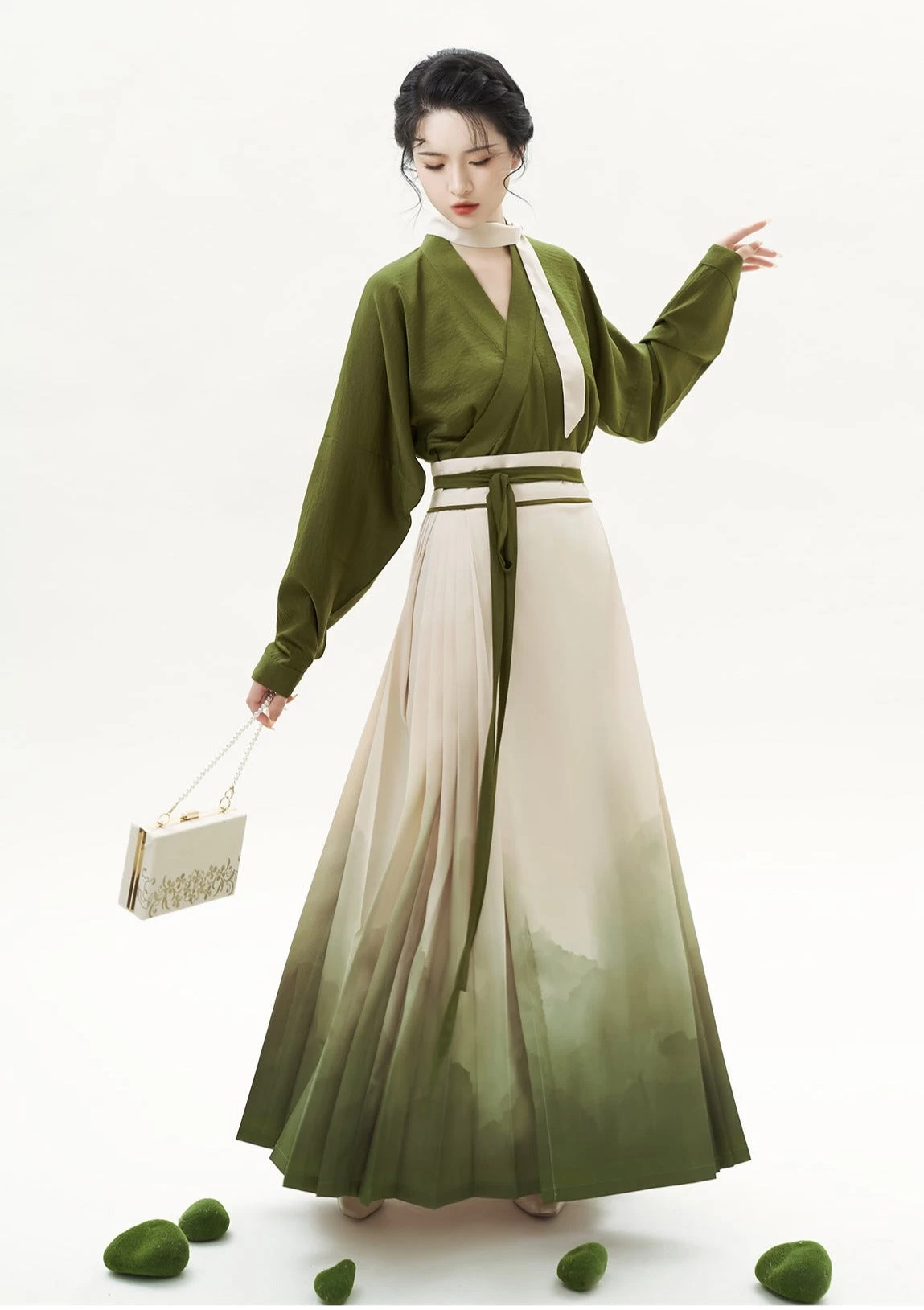 Women’s Modern Green Tea Daily Hanfu Set (Top Skirt Scarf) | HANFUBAO